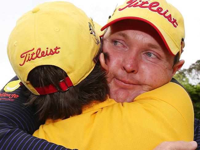 MELBOURNE, AUSTRALIA - NOVEMBER 14:  Jarrod Lyle of Australia hugs wife Briony Lyle after the 18th hole during round one of the 2013 Australian Masters at Royal Melbourne Golf Course on November 14, 2013 in Melbourne, Australia.  (Photo by Michael Dodge/Getty Images)