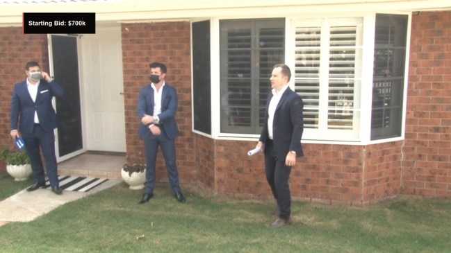 Replay: Brisbane house auctions - 14 Edred St, Carindale