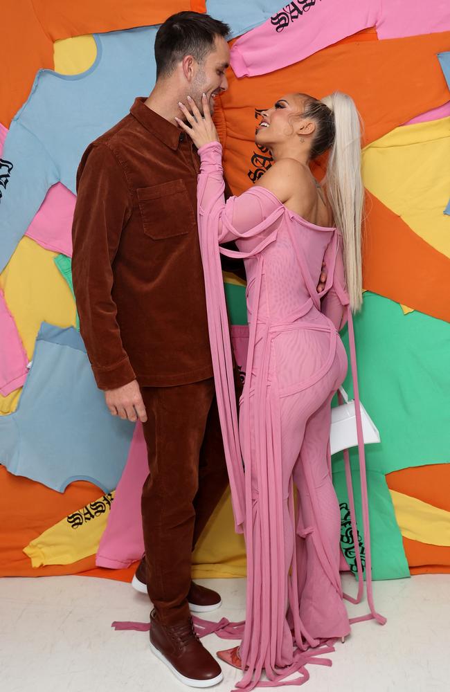 Tammy inspects boyfriend Matt Poole’s face before a kiss in front of the cameras. Picture: Brendon Thorne/Getty Images