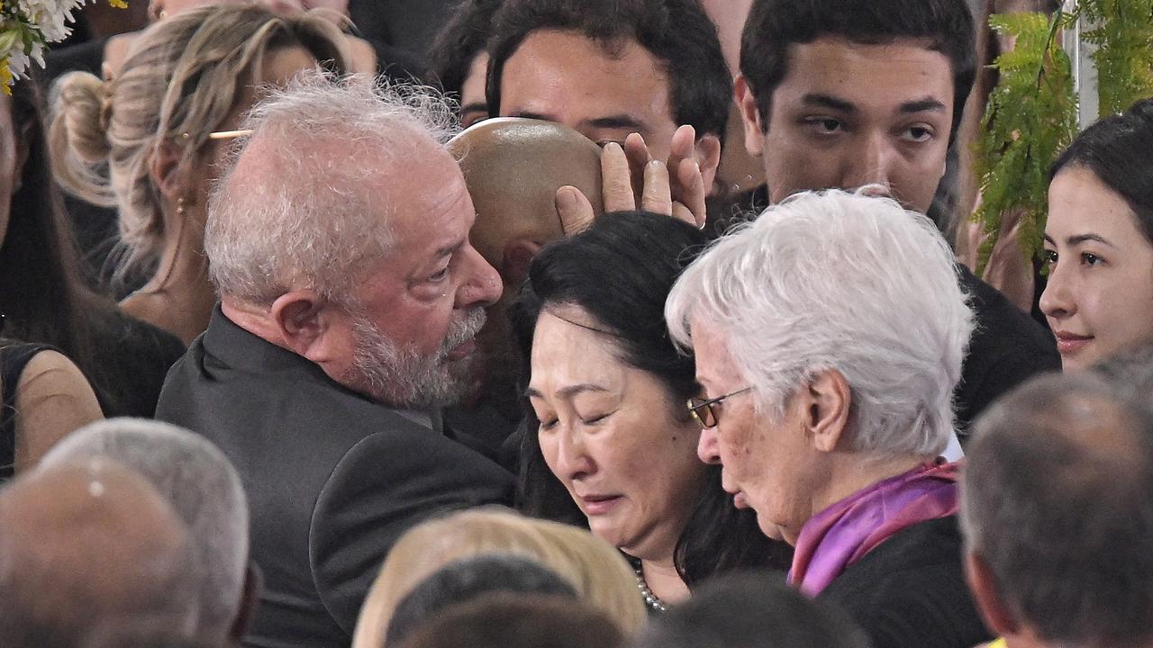 It's going to be crazy': Crowds flock to Santos for Pelé's wake