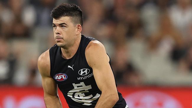 MELBOURNE, AUSTRALIA – MARCH 17: Matthew Kennedy of the Blues runs with the ball during the round one AFL match between the Richmond Tigers and the Carlton Blues at Melbourne Cricket Ground on March 17, 2022 in Melbourne, Australia. (Photo by Robert Cianflone/Getty Images)