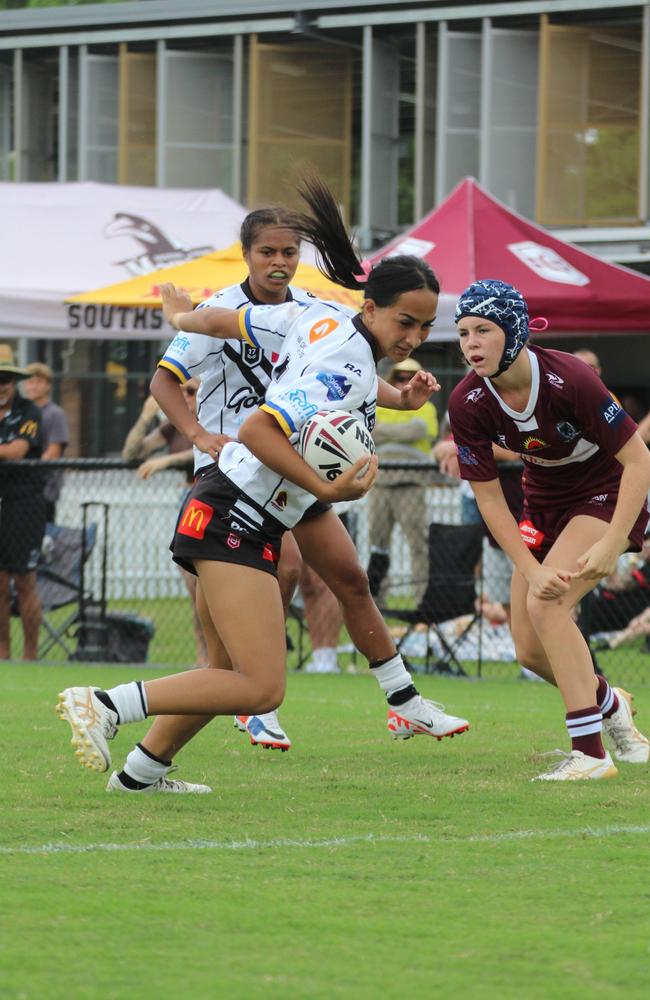 Hawke Kahu with the ball in hand.