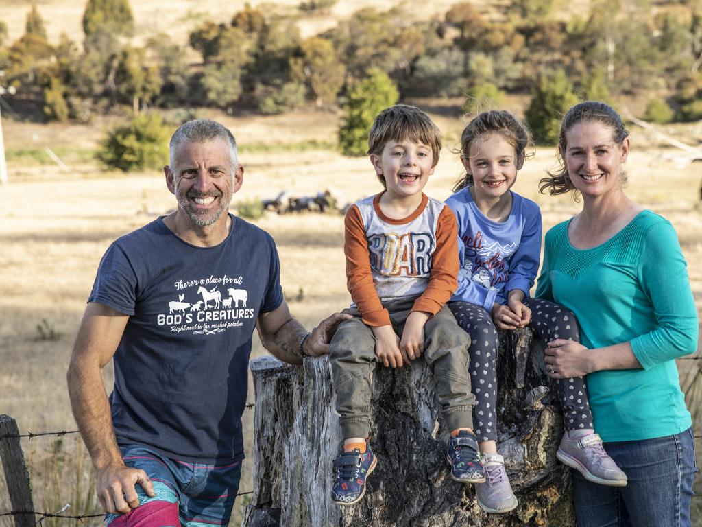 Family affected by fire, Jason, Jack (5) Cate (7), Kristal Gurr of Elderslie. Photograph Eddie Safarik