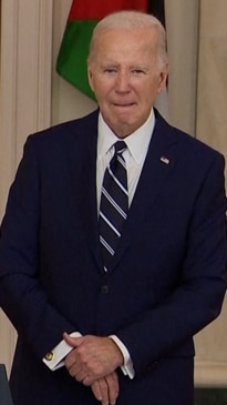 Biden appears lost, staring at the floor as Jordan’s King Abdullah II speaks