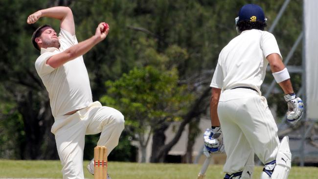 Craig Philipson bowling for University.