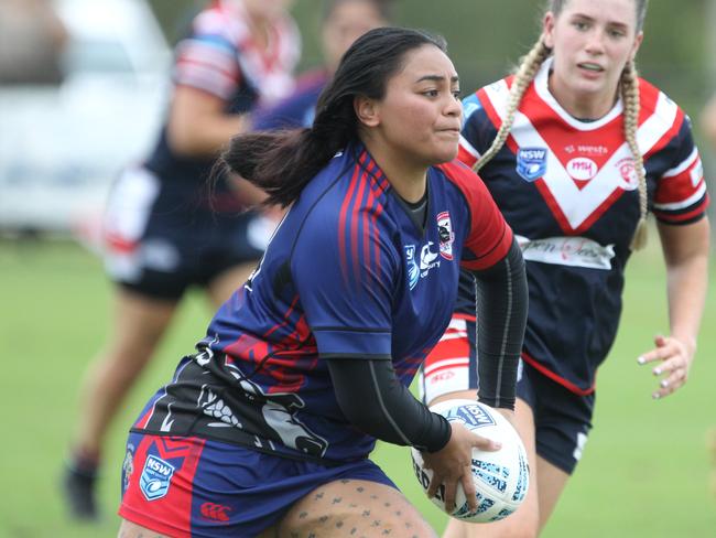 Anna-Helen Vaotuua looks for support against Camden. Photo: Warren Gannon Photography