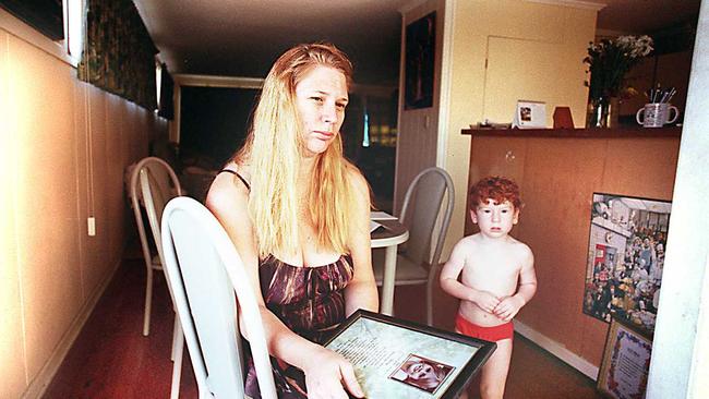 Treasa Steinhardt with son Conner spoke to The Morning Bulletin in early 2000 ahead of Leonard John Fraser’s trial for Keyra’s murder. She was struggling to afford travel and accommodation to Brisbane for the four-week trial. Picture: Morning Bulletin Archives