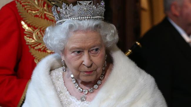 Queen Elizabeth II miss New Year’s Day church service after heavy cold ...