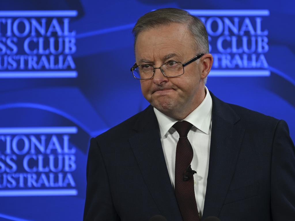 Labor leader Anthony Albanese called for the Coalition to stop putting politics before Australia’s pandemic recovery. Picture: NCA NewsWire/Martin Ollman