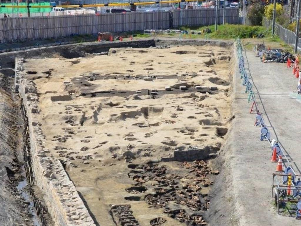 The grave is in the middle of the city. Picture: Osaka City Cultural Properties Association