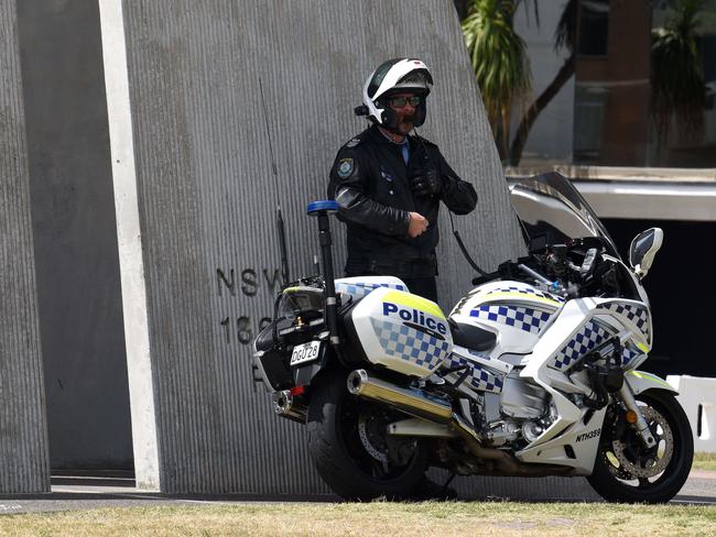 GOLD COAST, AUSTRALIA - NewsWire Photos SEPTEMBER 9, 2020:  Police at the Queenland NSW border at Griffith Street, Coolangatta. Picture: NCA NewsWire / Steve Holland