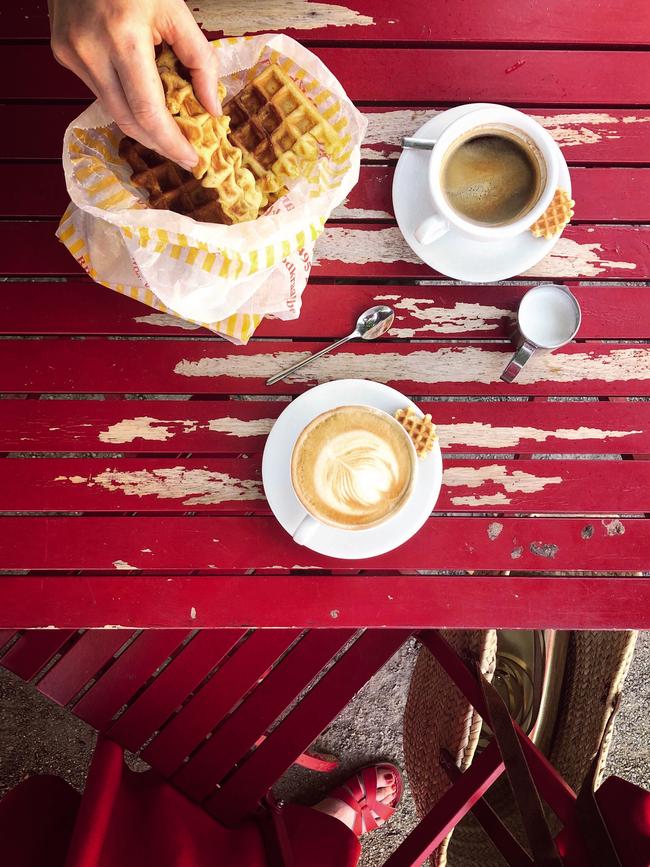 Coffee and waffles in Antwerp. Photo: Regula Ysewijn