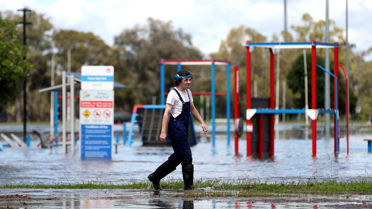 Nsw Floods Pregnant Woman Rescued Forbes Wagga Wagga Residents Evacuate Ahead Of Major Flood 7754