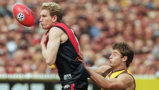 James Hird leads Jon Hay to the ball during the 2001 preliminary final.