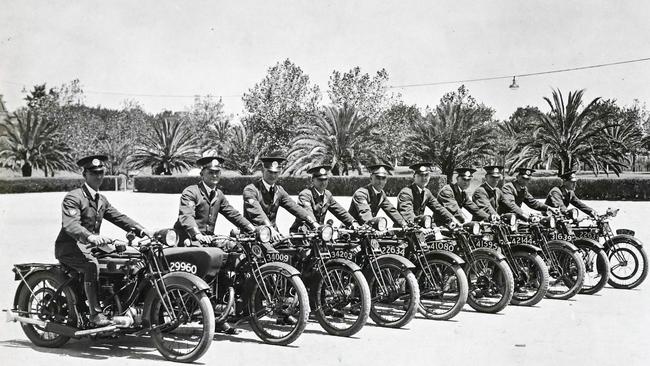 Motorbike-mounted RAA guides in 1927.