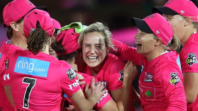 Sixers star Ellyse Perry celebrates taking the wicket of Thunder's Rachel Priest. Picture: Phil Hillyard