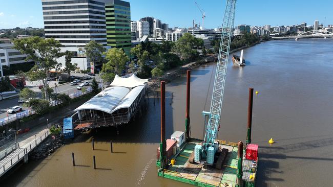 The green bridge crane on site.