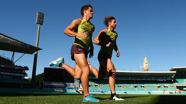 Tom Papley (left) and Dane Rampe jog around the SCG.
