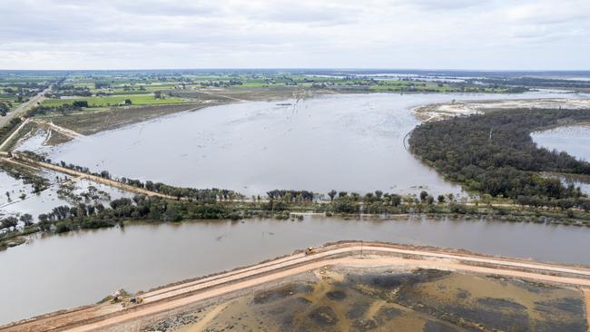 Renmark levy bank being reinforced, Nov 2022. Picture: Riverland Commercial Photography