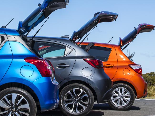 Photo of the comparison test between the Suzuki Swift GLX, Toyota Yaris ZR and Mazda2 Genki