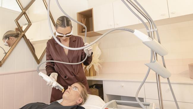 A patient receives the Laser Genesis treatment.