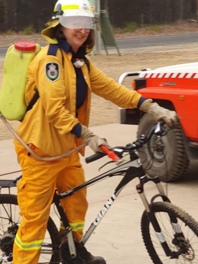 Ellie Brush's aunt Helen helping fight fires on the south coast