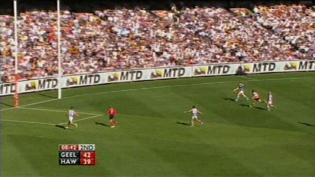 Should Brad Ottens have given the ball off in this crucial moment of the 2008 Grand Final?