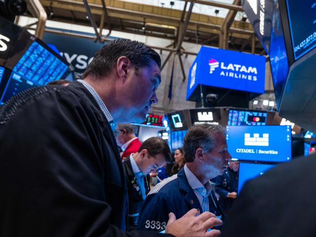 NEW YORK, NEW YORK - OCTOBER 22: Traders work on the floor of the New York Stock Exchange (NYSE) on October 22, 2024 in New York City. The Dow was down over 100 points in morning trading following a drop of over 300 on Monday.   Spencer Platt/Getty Images/AFP (Photo by SPENCER PLATT / GETTY IMAGES NORTH AMERICA / Getty Images via AFP)