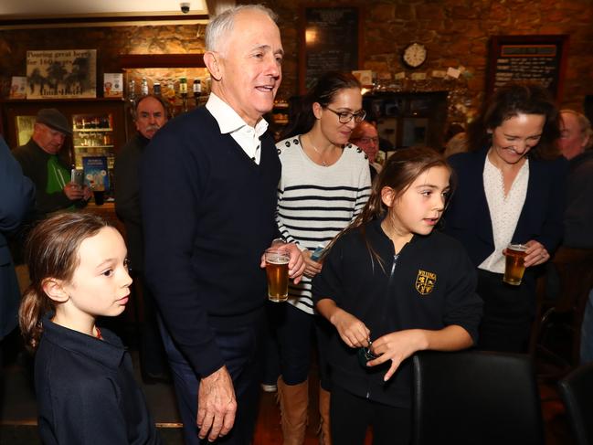 PUB TEST: Malcolm Turnbull and Georgina Downer, far right, with Tracy Jackson, centre, and daughter Annabelle, 9, at The Alma Hotel in Willunga. <b>Picture: TAIT SCHMAAL </b>