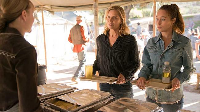 Kim Dickens (Madison) and Alycia Debnam-Carey (Alicia) end up with doomsday preppers.