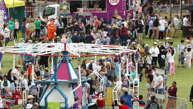 Crowds at the Rippleside Family Fun Day. Picture: Alison Wynd