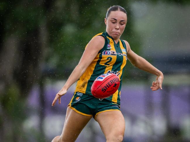 PINT's Paige Sheppard playing in the WPL NTFL season 2024-25. Picture: Patch Clapp / AFLNT Media