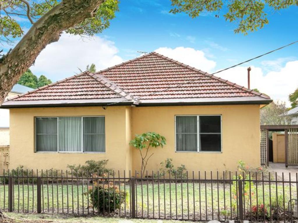 The deceased estate at 7 Robert St, Freshwater which sold for $2.671 million.
