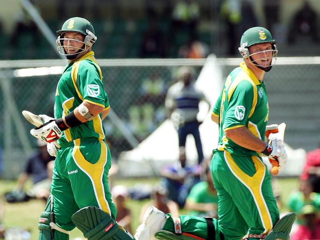 Jacques Kallis and Graeme Smith are another of cricket’s most prolific right-left pairs.