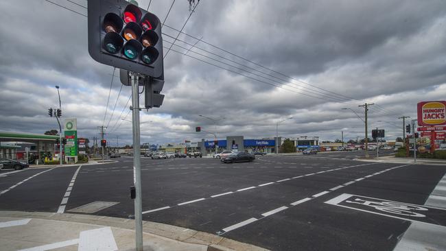 The new intersection at Gap Rd and Horne St, Sunbury is finally open. It has been given a big tick by the community. Picture: Rob Leeson