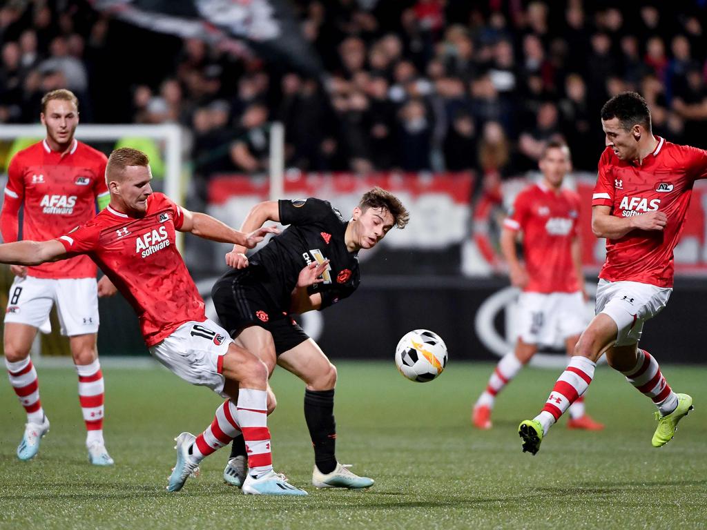 Daniel James is surrounded by AZ Alkmaar players. (Photo by JOHN THYS / AFP)