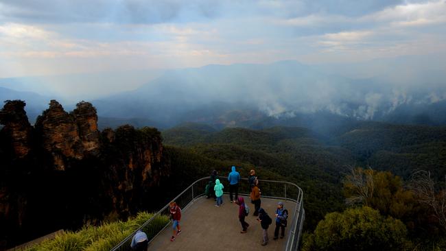 Tourists are met by a wall of smoke at Echo Point in Katoomba, Blue Mountains, on Monday. Picture: AAP