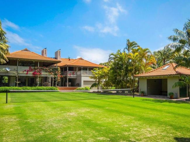 The home is one of just a few in Palm Beach with a tennis court.