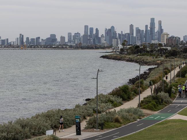 MELBOURNE, AUSTRALIA - NewsWire Photos - 14 DECEMBER, 2024: People are seen along Elwood beach.  Picture: NewsWire / Diego Fedele