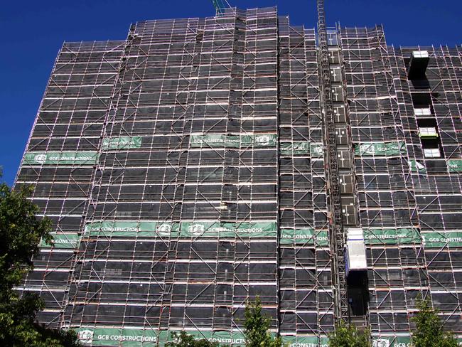 GCB Constructions Vantage View apartments at Benowa  where work has stopped and construction staff have been collecting their tools. Benowa. Tuesday 9th May 2023 Picture David Clark