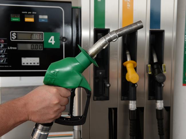 Oil companies stop local service stations from offering competitive fuel prices says a Grafton operator with 35 years industry experience.