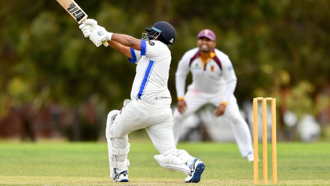 VTCA: AE Witharana goes long for Footscray United.