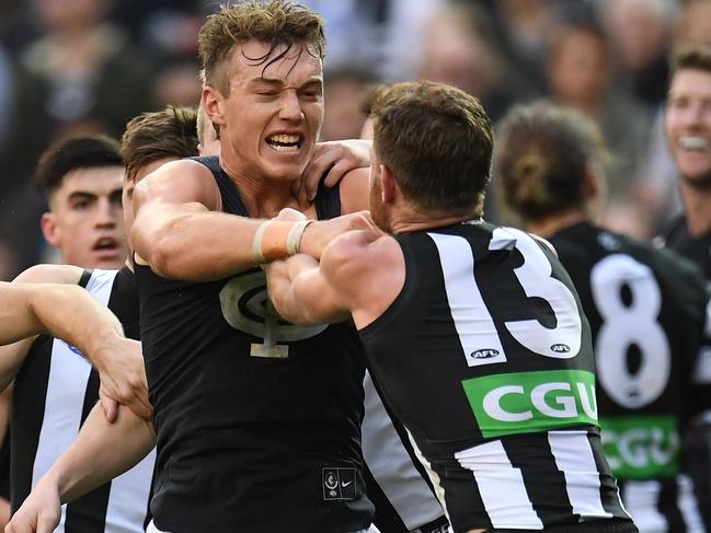 Patrick Cripps of the Blues (third from left) and Taylor Adams of the Magpies wrestle at the half-time break during the Round 14 AFL match between the Collingwood Magpies and the Carlton Blues at the MCG in Melbourne, Sunday, June 24, 2018. (AAP Image/Julian Smith) NO ARCHIVING, EDITORIAL USE ONLY