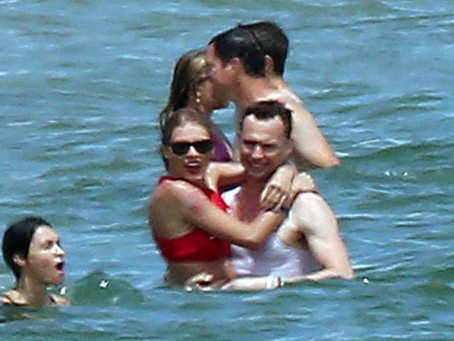 Taylor Swift and Tom Hiddleston get cosy during a getaway at the singer’s beach house in Rhode Island for the Fourth of July. Picture: Ryan Turgeon/Splash News