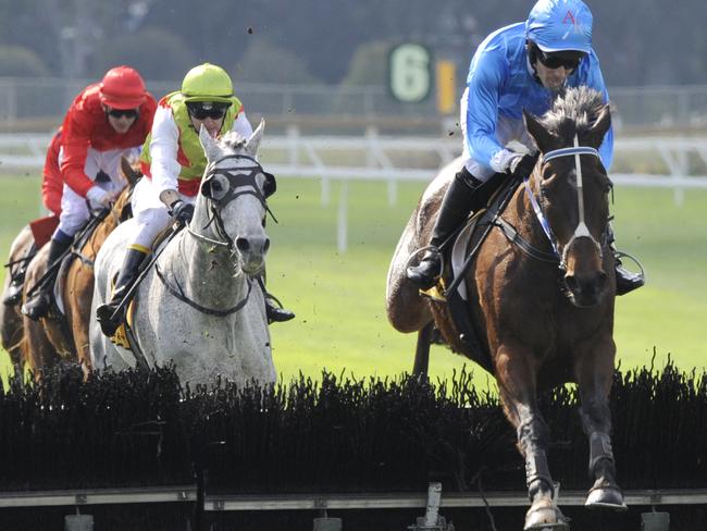 Black and Bent wins the Grand National Hurdle.