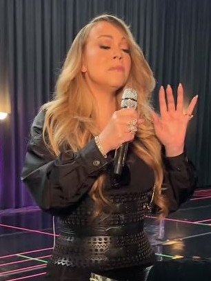 Mariah thanked her fans for their support during these “rough weeks”.