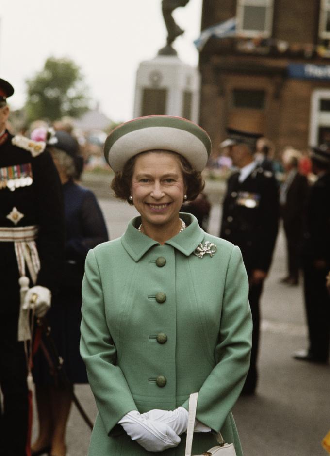 Queen Elizabeth II's iconic fashion revealed, from her brightly colored  dresses to her signature handbag