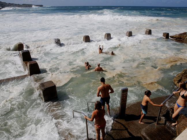 SYDNEY, AUSTRALIA - NewsWire Photos APRIL 18, 2025: People gather to watch large swell at Coogee Beach on Good Friday. The beach has been closed to the public with the Bureau of Meteorology issuing a hazardous surf warning for the coast of NSW. Picture: NewsWire / Nikki Short