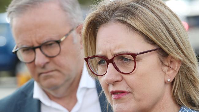 GRAMPIANS, AUSTRALIA - NewsWire Photos - 29 DECEMBER, 2024:  Prime Minister Anthony Albanese and Premier Jacinta Allan in Horsham to tour the fire area of the Grampians bushfire. They are pictured at the Horsham Incident Control Centre where they held a press conference. Picture: NewsWire / David Crosling