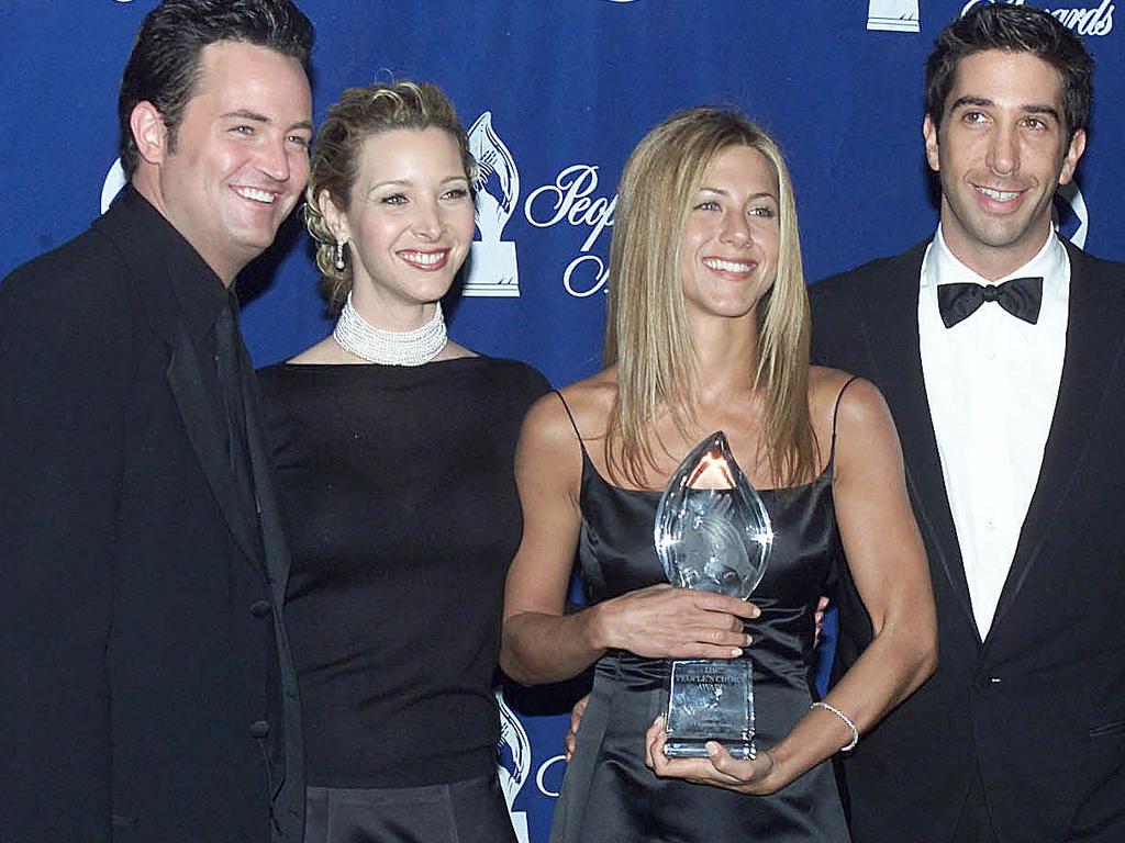 Perry (left) with Friends co-stars Lisa Kudrow, Jennifer Aniston, and David Schwimmer at the 26th People's Choice Awards in 2000. Picture: Lucy Nicholson/AFP